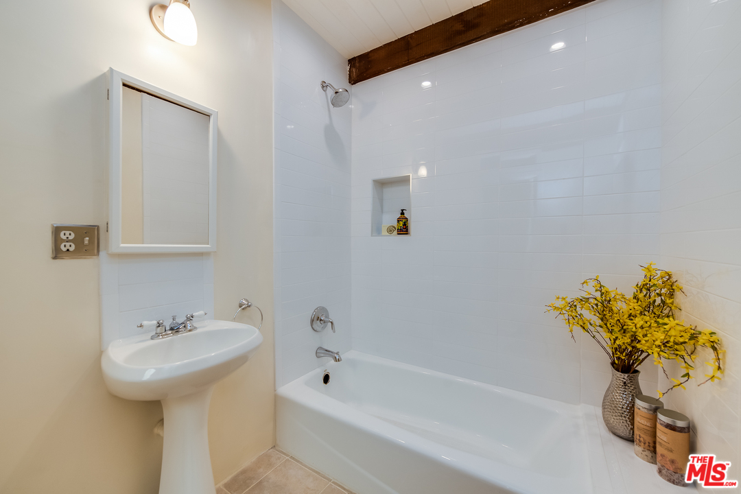 33 Reef Street, Unit 2 Marina del Rey, CA 90292 - Photo 51 of 56