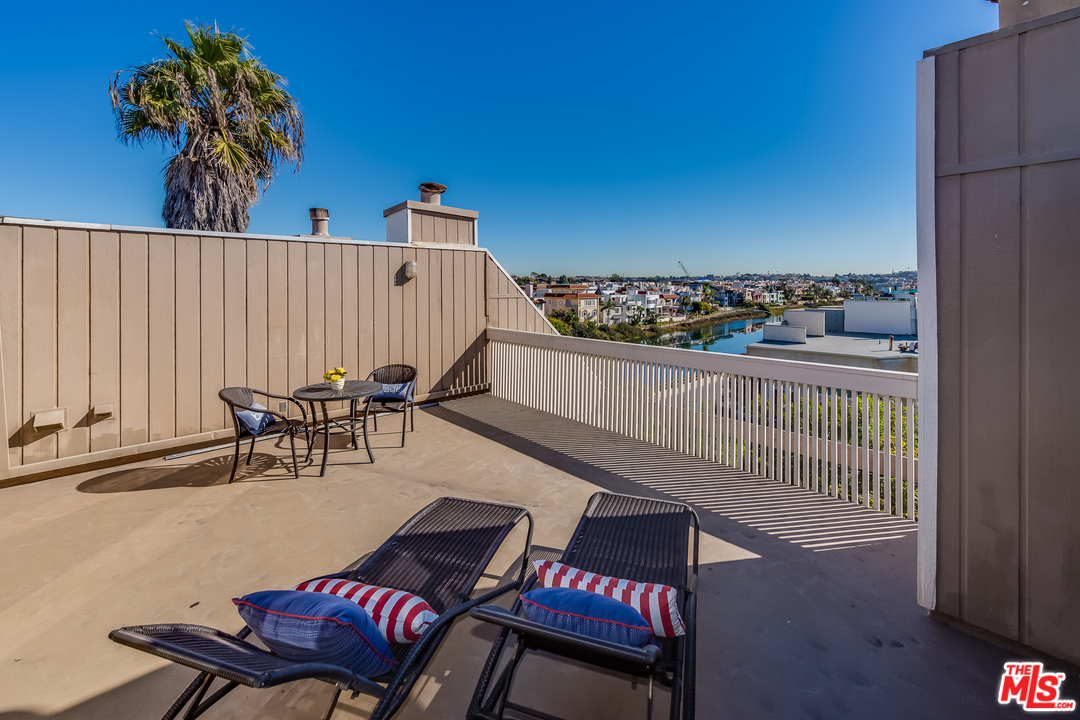 33 Reef Street, Unit 2 Marina del Rey, CA 90292 - Photo 7 of 56