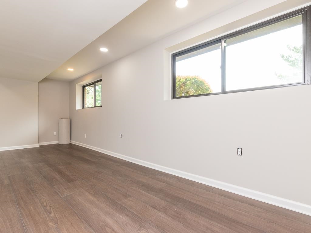 56789 Schoenherr Road Utica, MI 48315 - Photo 40 of 56 50048938-39.JPG