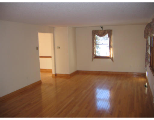 65 Murphy Road Hudson, MA 01749 - Photo 2 of 5 Gallery Image 2