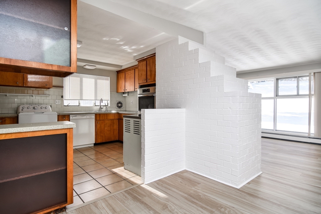 38 Bradford Road Framingham, MA 01701 - Photo 5 of 40