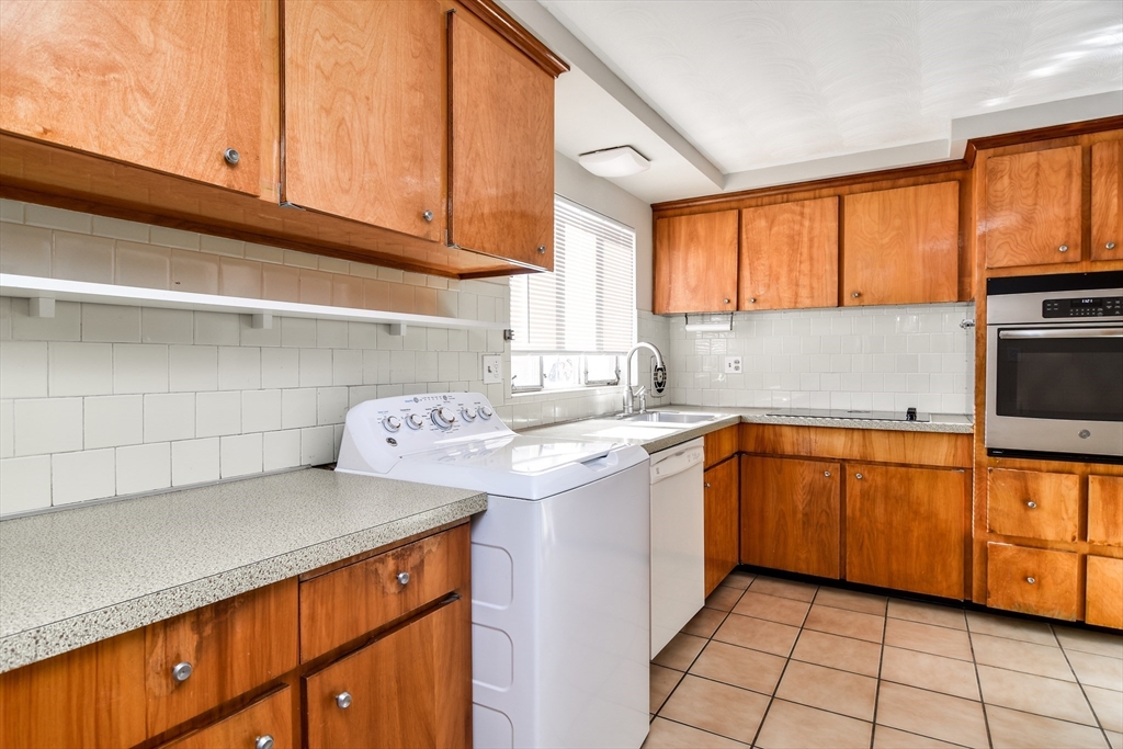 38 Bradford Road Framingham, MA 01701 - Photo 8 of 40