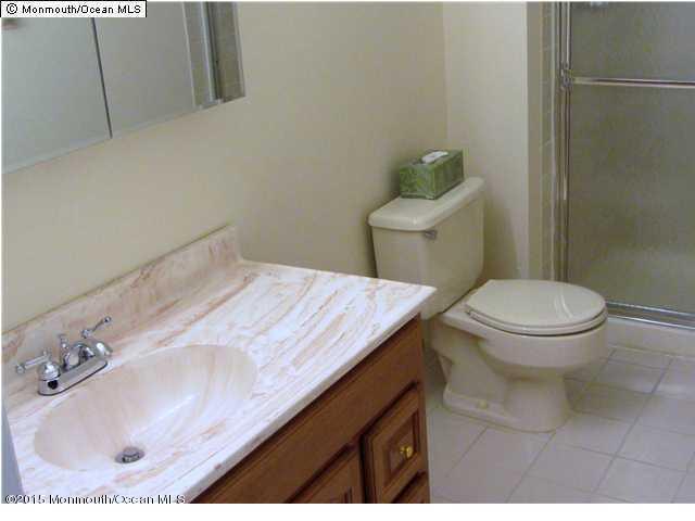 60 County Road, Unit K058 Cliffwood, NJ 07721 - Photo 12 of 19 Master Bath