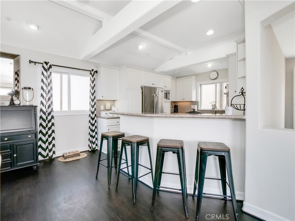 300 16th Street Manhattan Beach, CA 90266 - Photo 18 of 38