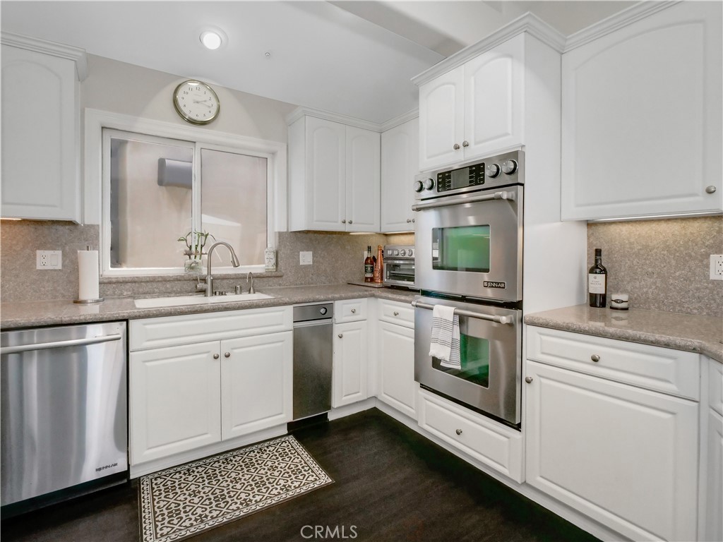 300 16th Street Manhattan Beach, CA 90266 - Photo 19 of 38