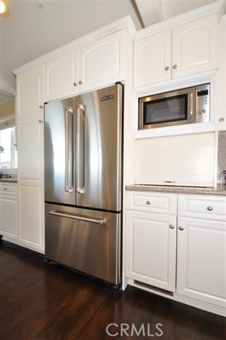 300 16th Street Manhattan Beach, CA 90266 - Photo 21 of 38