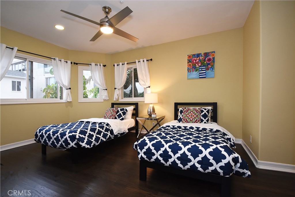 300 16th Street Manhattan Beach, CA 90266 - Photo 24 of 38