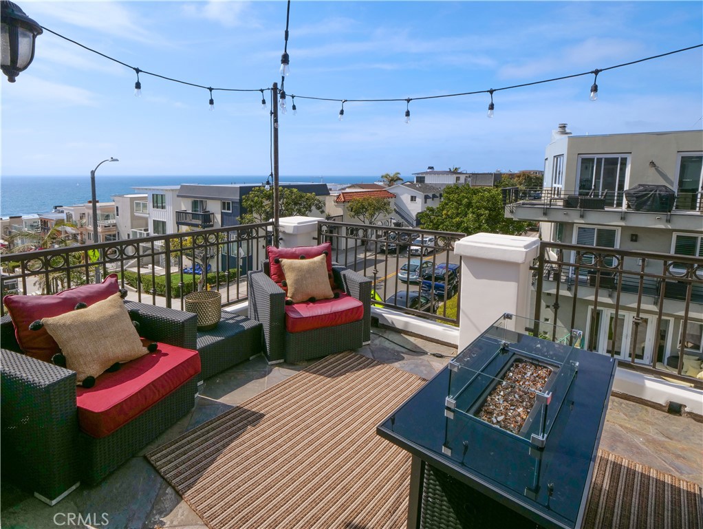 300 16th Street Manhattan Beach, CA 90266 - Photo 5 of 38
