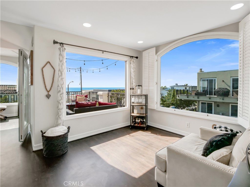 300 16th Street Manhattan Beach, CA 90266 - Photo 10 of 38