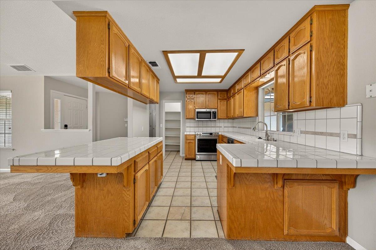 2375 Fallbrook Avenue Clovis, CA 93611 - Photo 8 of 34