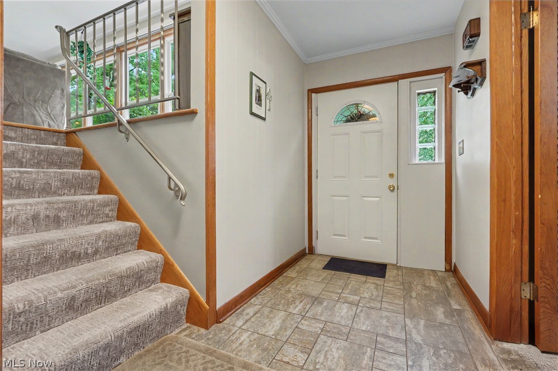 669 Westridge Road Akron, OH 44333 - Photo 3 of 31