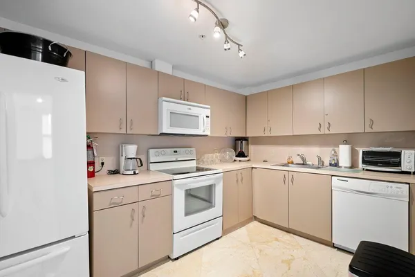 $699,000 | 4600 South Ocean Boulevard, Unit 301, Highland Beach, FL 33487