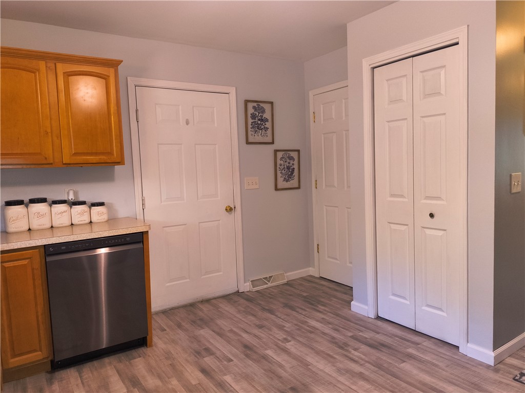 4553 Lower River Road Lewiston, NY 14092 - Photo 11 of 34