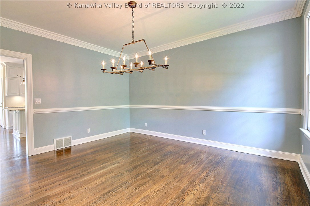 11 Jamestown Road Charleston, WV 25314 - Photo 9 of 30 Spacious formal dining room w/ chair molding
