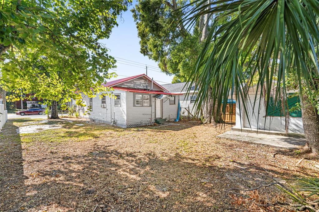 2119 West Chestnut Street Tampa, FL 33607 - Photo 22 of 33 a house with a tree in front of it