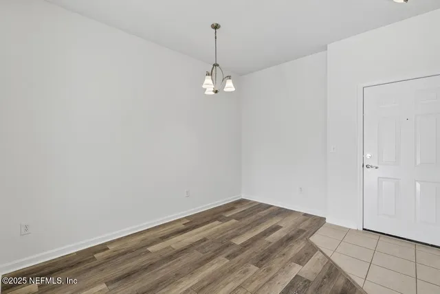 a view of a livingroom with a ceiling fan