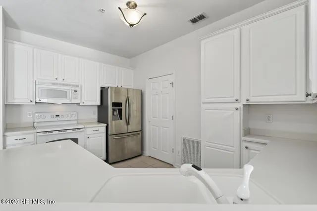 a view of a room with an empty space