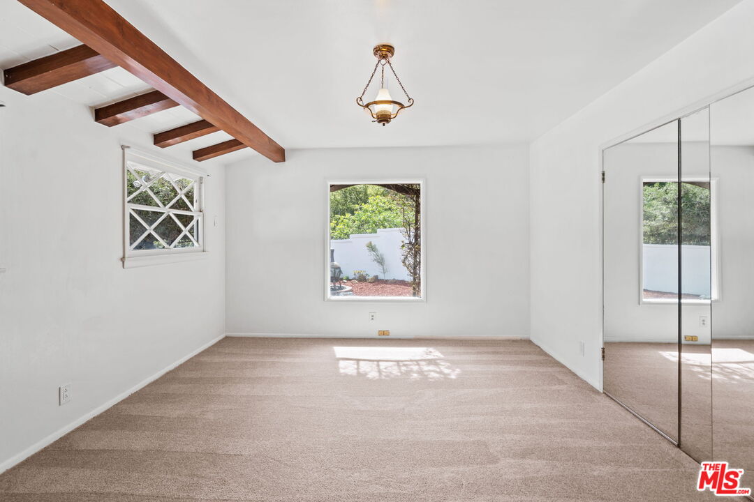 2485 Benedict Canyon Drive Beverly Hills, CA 90210 - Photo 16 of 33 a view of an entryway