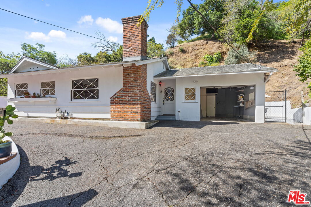 2485 Benedict Canyon Drive Beverly Hills, CA 90210 - Photo 29 of 33 front view of a house with a yard