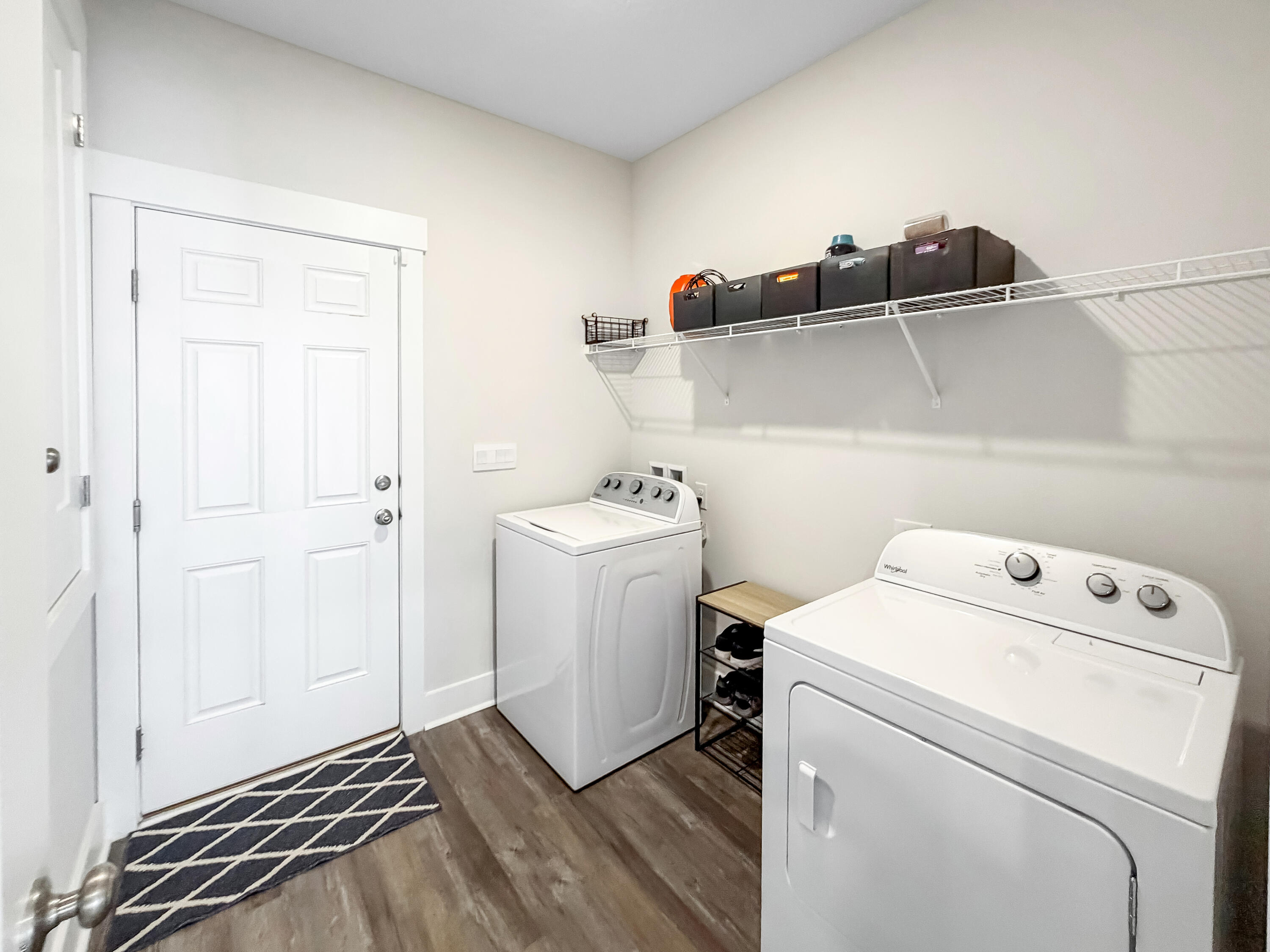 722 Quintana Street Crestview, FL 32539 - Photo 34 of 36 a utility room with dryer and washer