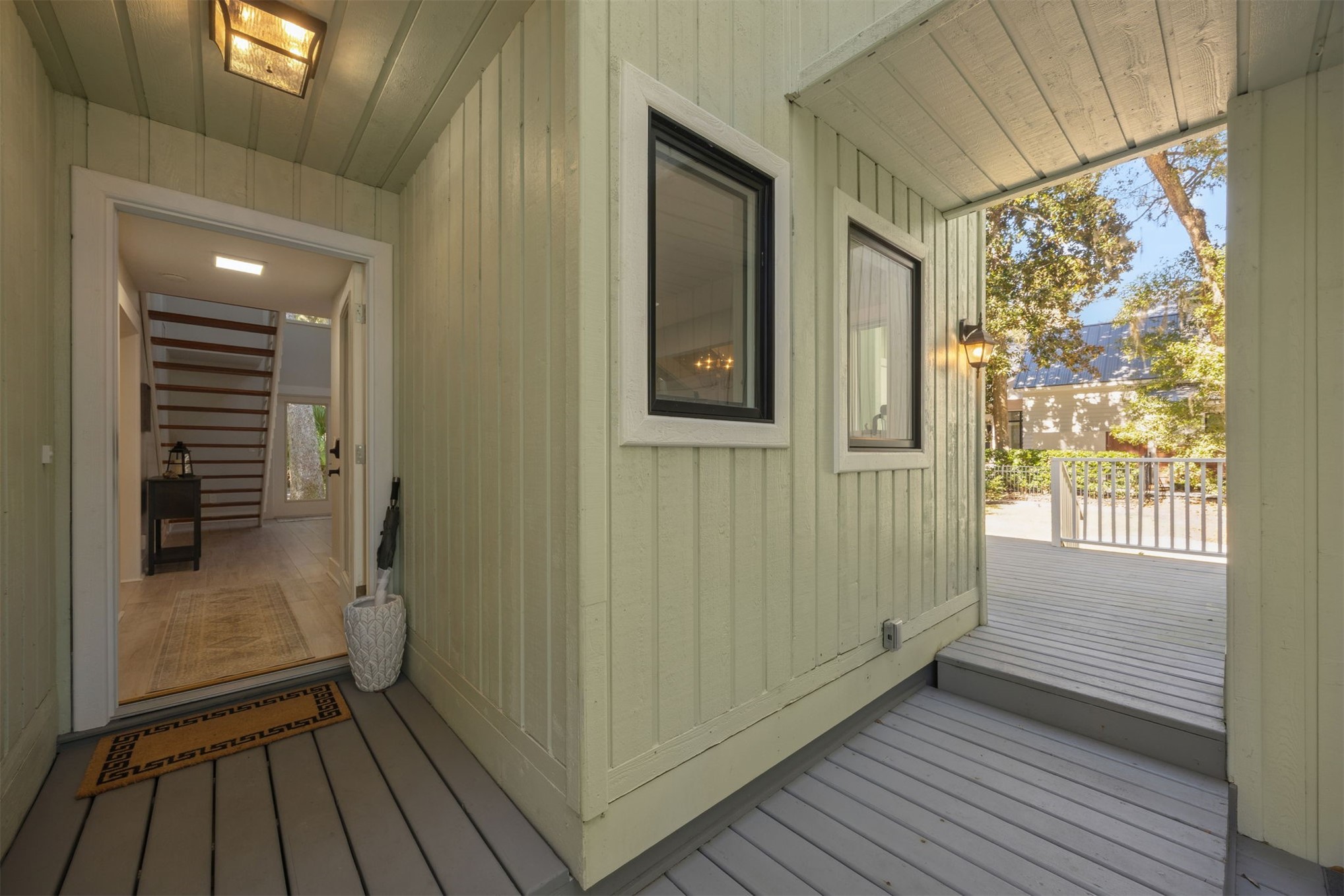 22 Beachwood Road Fernandina Beach, FL 32034 - Photo 13 of 100 a view of a hallway with wooden floor and a bathroom