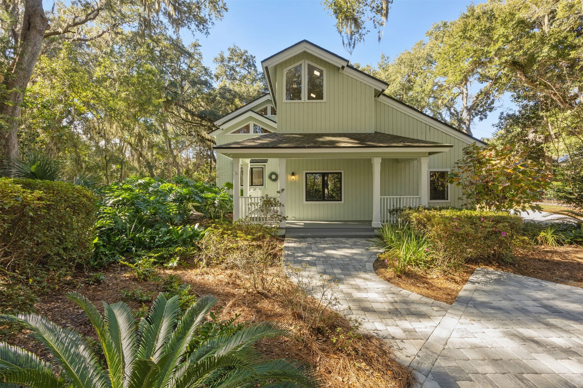 22 Beachwood Road Fernandina Beach, FL 32034 - Photo 2 of 100 a front view of a house with a yard