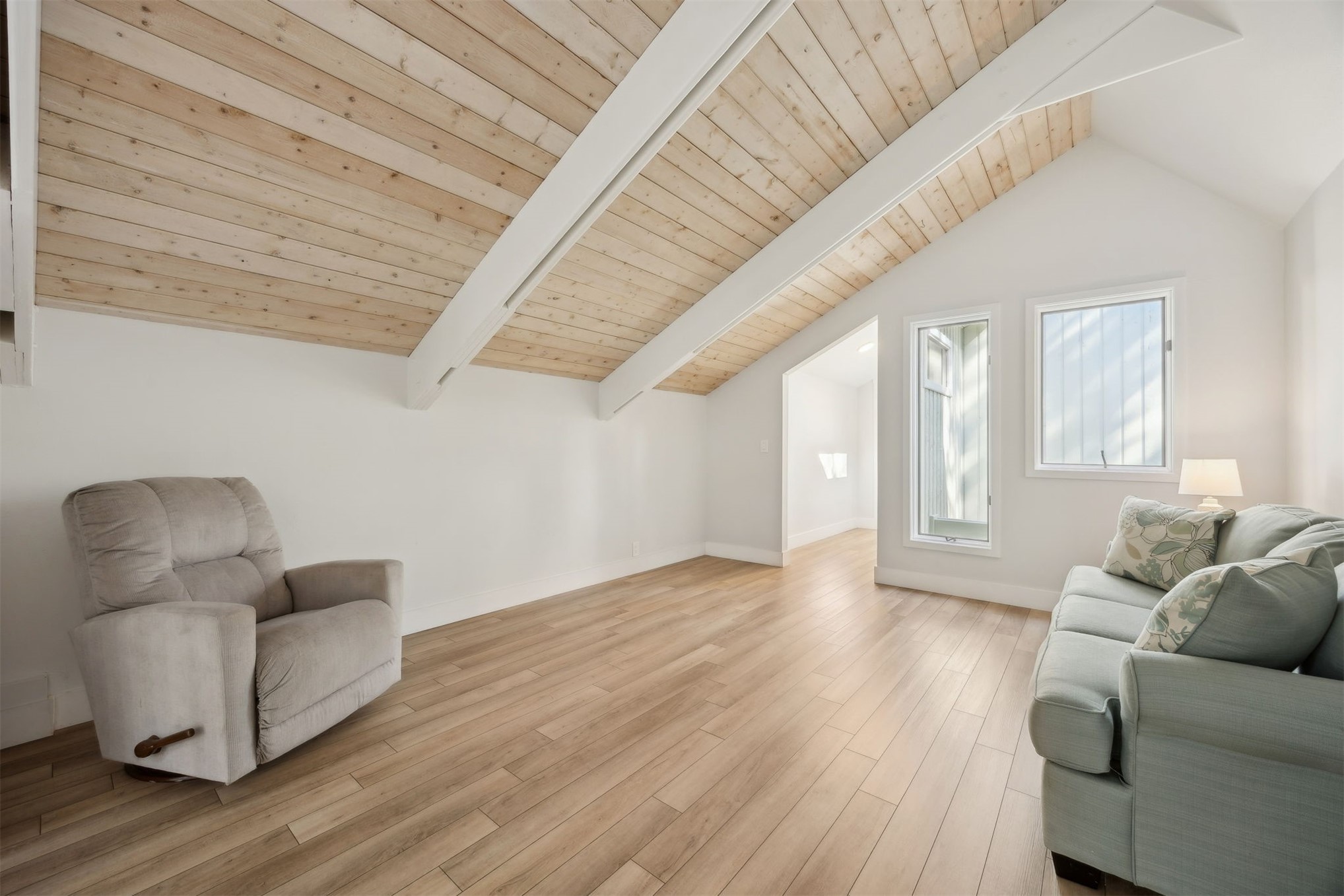 22 Beachwood Road Fernandina Beach, FL 32034 - Photo 41 of 100 a living room with furniture and wooden floor