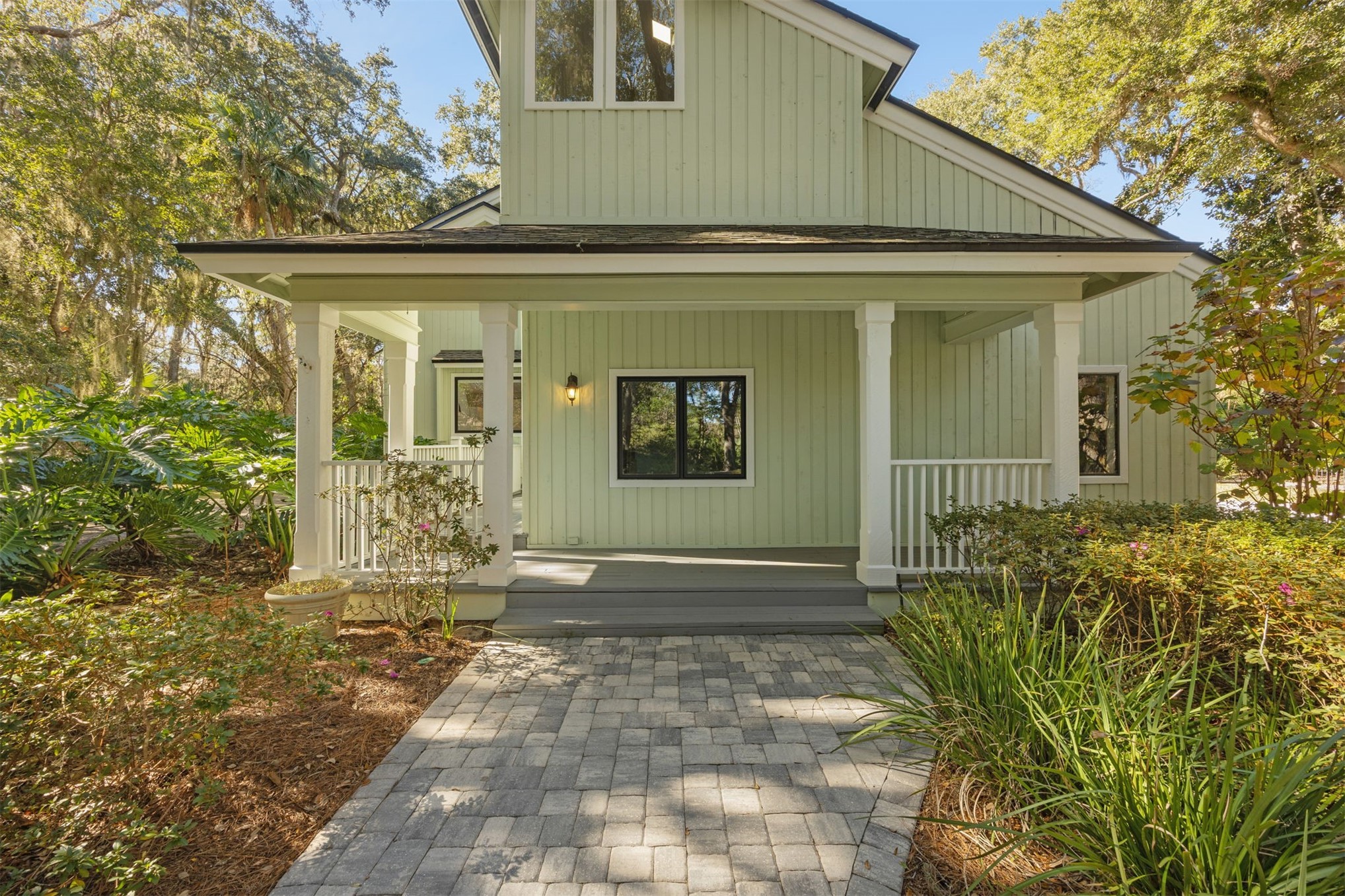 22 Beachwood Road Fernandina Beach, FL 32034 - Photo 6 of 100 a front view of a house