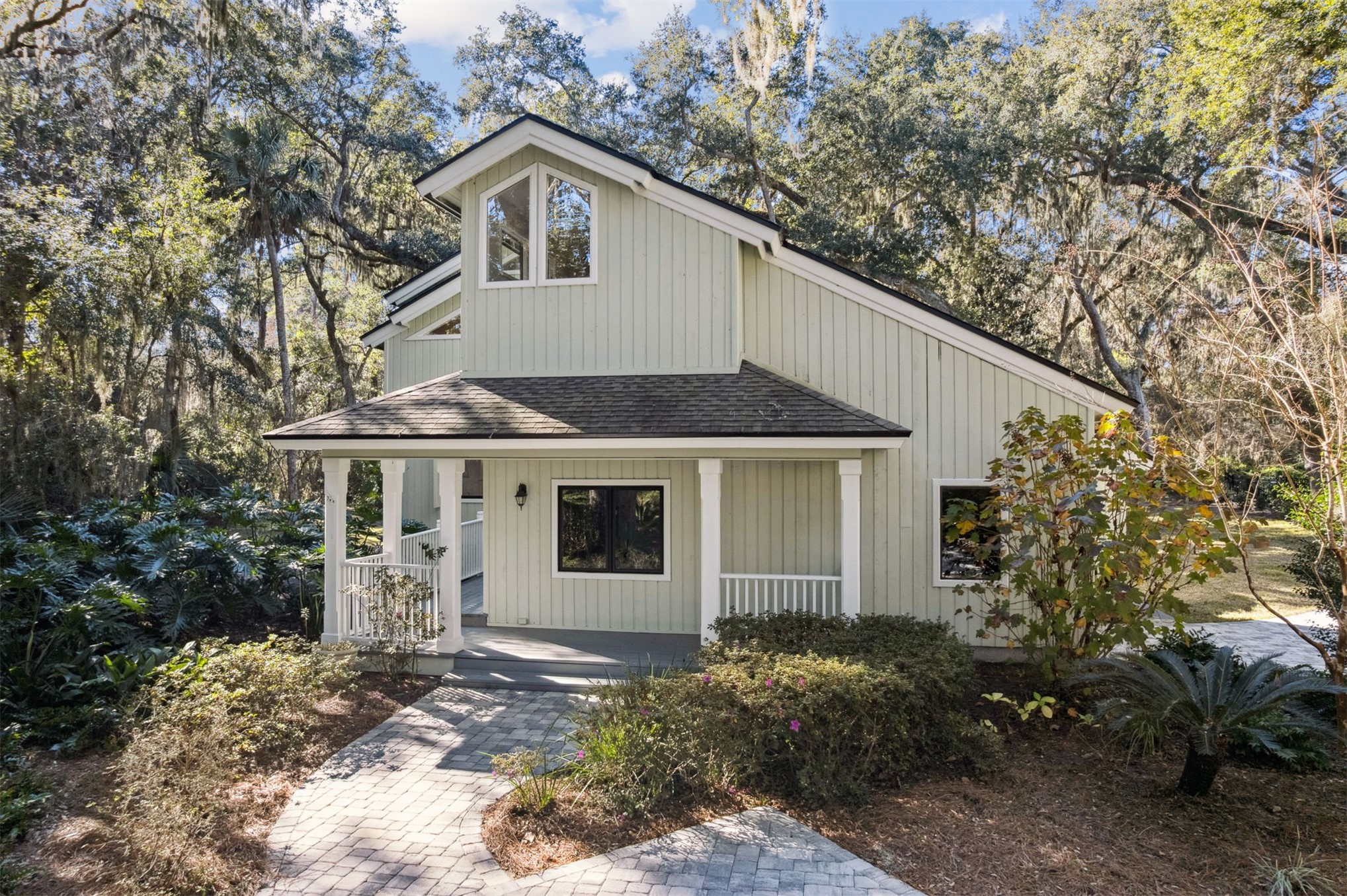 22 Beachwood Road Fernandina Beach, FL 32034 - Photo 78 of 100 a front view of a house with garden