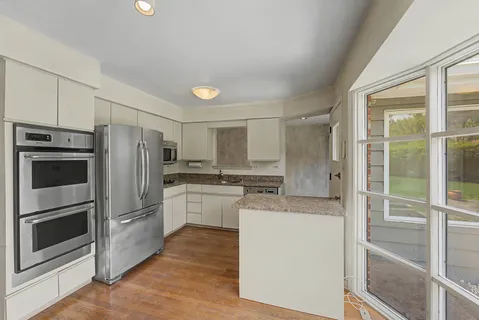 $675,000 | 3418 Maple Leaf Drive, Glenview, IL 60026