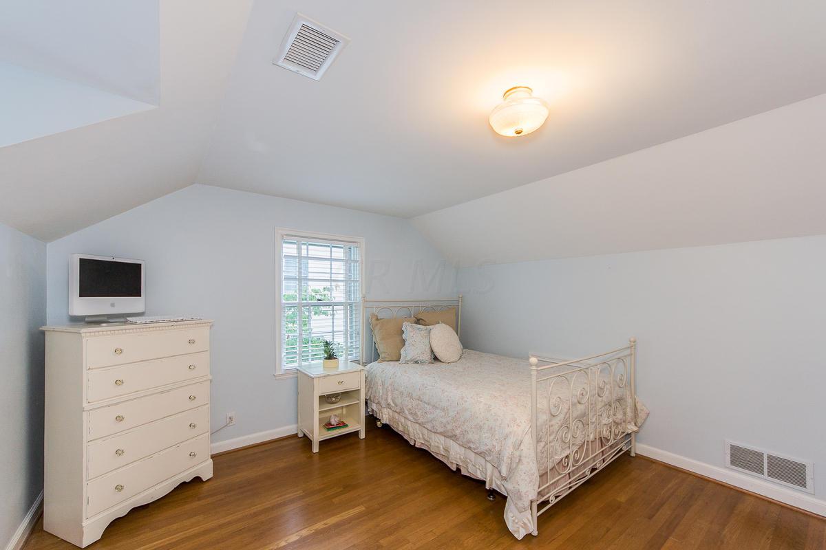 2554 Berwyn Road Columbus, OH 43221 - Photo 26 of 43