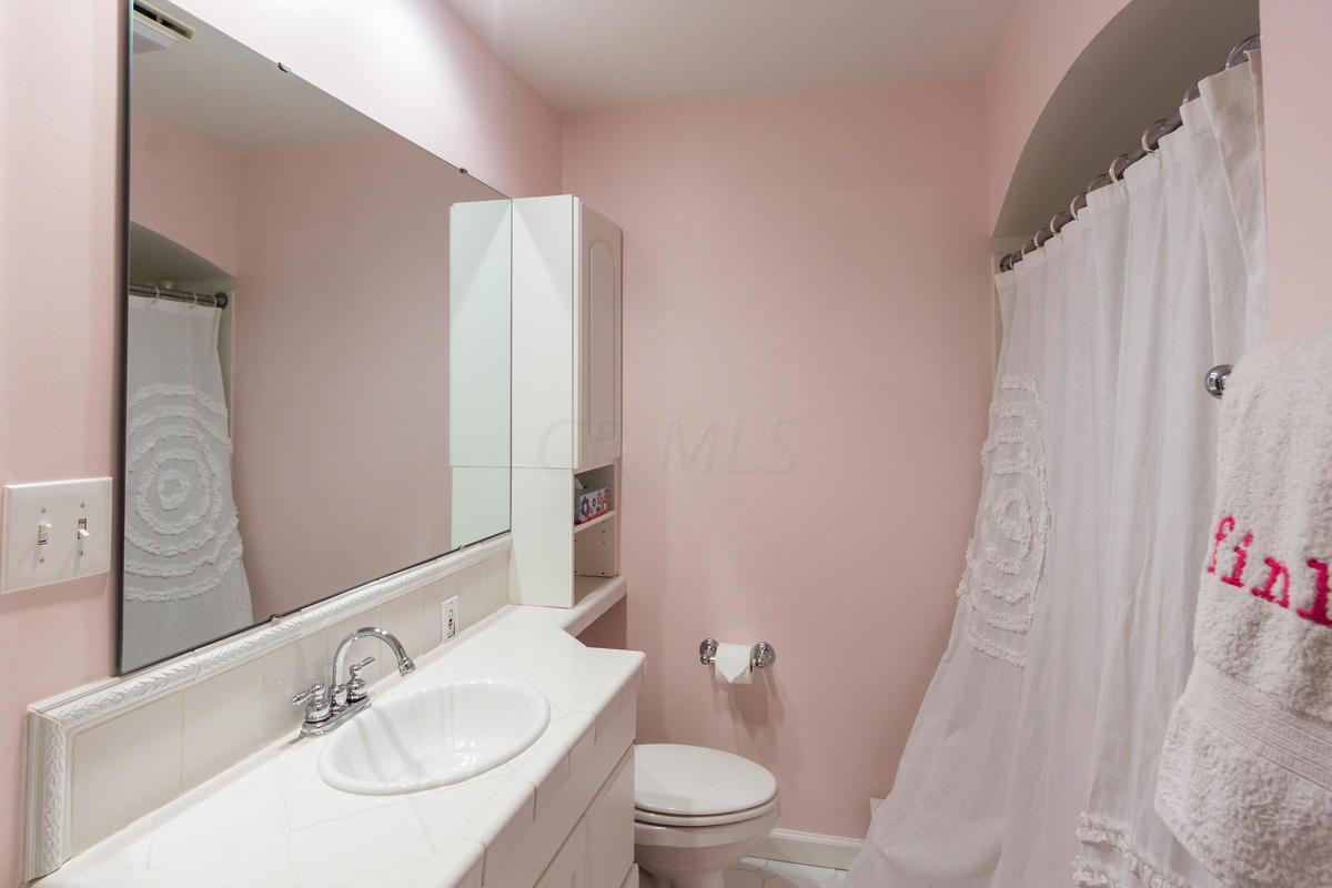 2554 Berwyn Road Columbus, OH 43221 - Photo 33 of 43