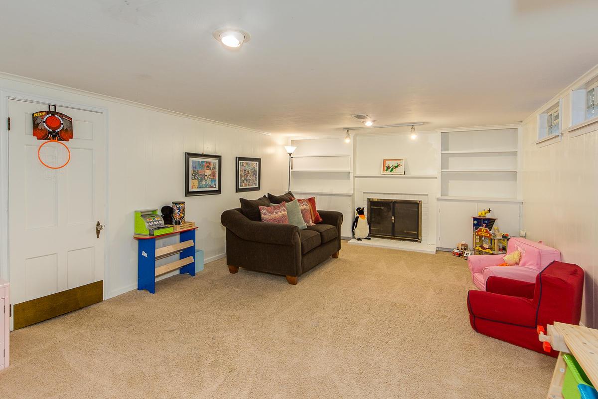 2554 Berwyn Road Columbus, OH 43221 - Photo 34 of 43