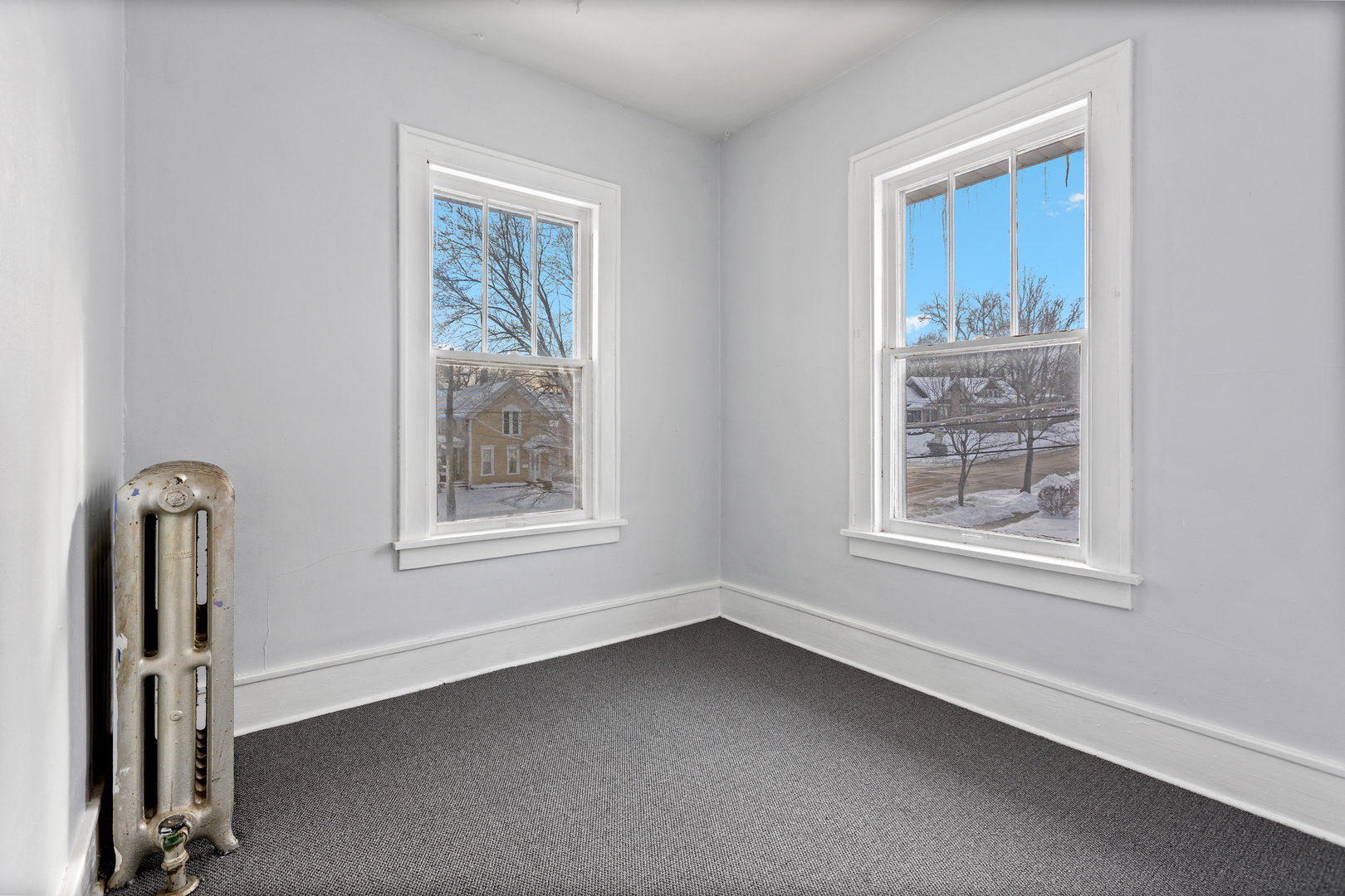 518 South Street Elgin, IL 60123 - Photo 14 of 22 an empty room with windows