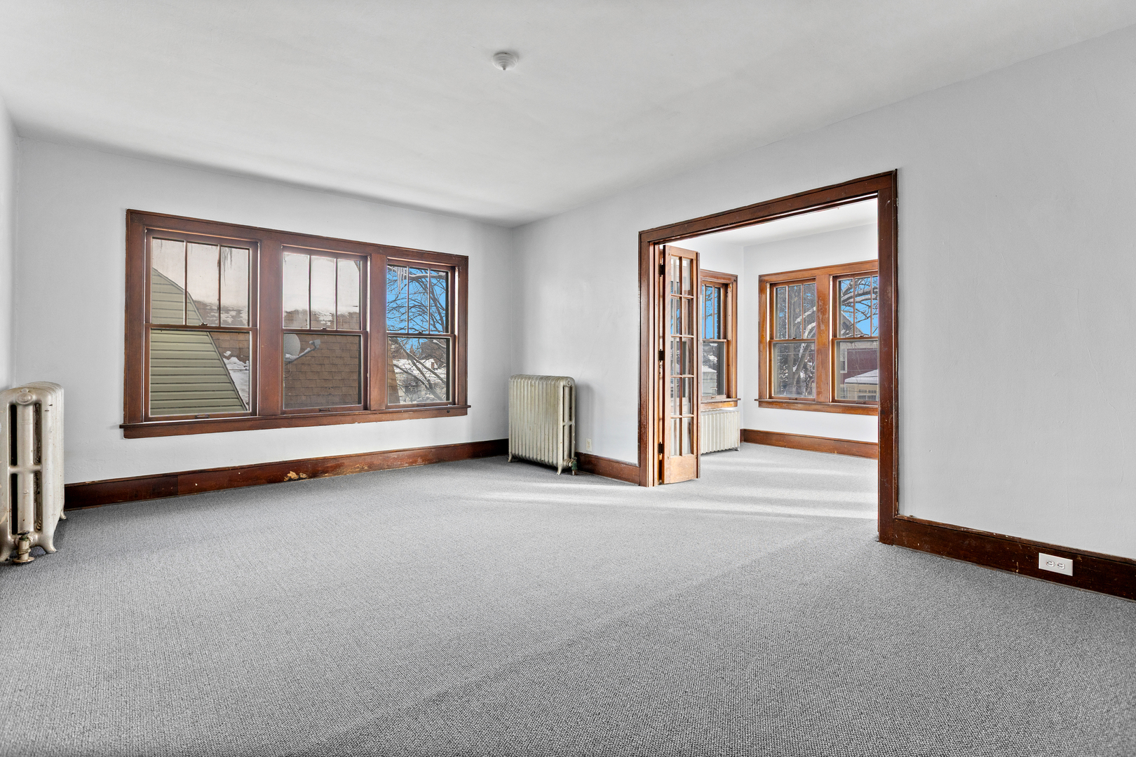 518 South Street Elgin, IL 60123 - Photo 2 of 22 an empty room with furniture and windows