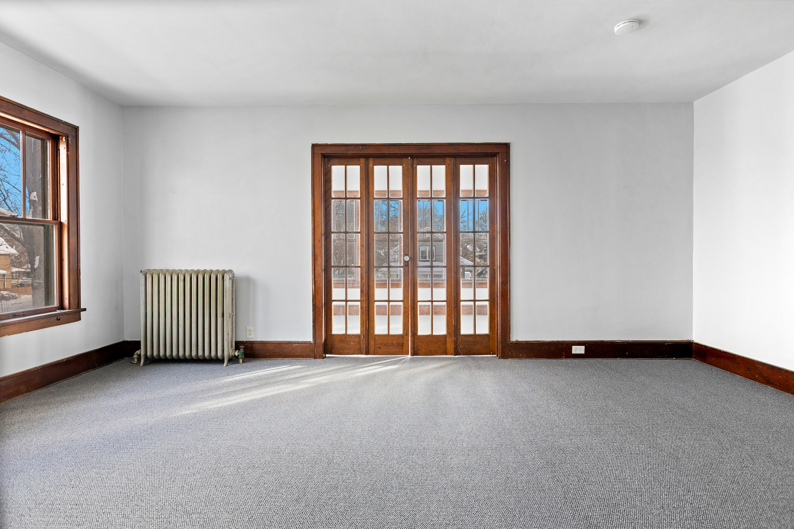 518 South Street Elgin, IL 60123 - Photo 4 of 22 a view of an empty room with a window