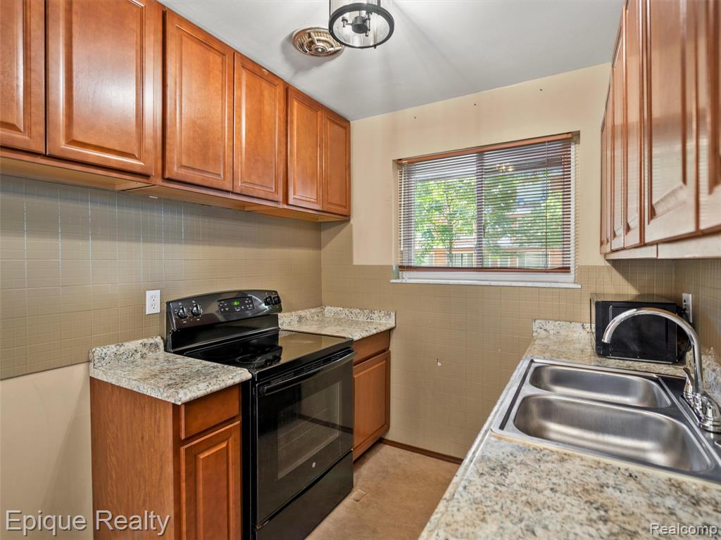 2915 West 13 Mile Road, Unit 101 Royal Oak, MI 48073 - Photo 10 of 28