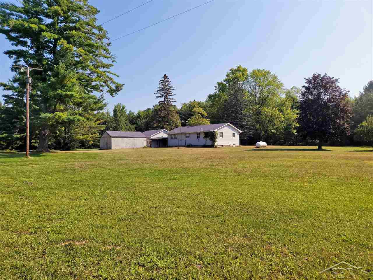 11976 South Brennan Road Brant, MI 48614 - Photo 5 of 17 50052901-4.JPG