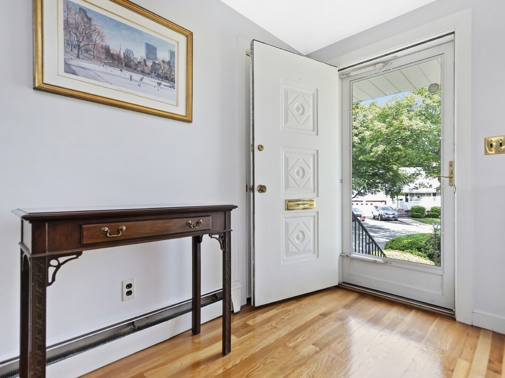 44 Beaver Brook Road Waltham, MA 02452 - Photo 4 of 38 Gallery Image 4