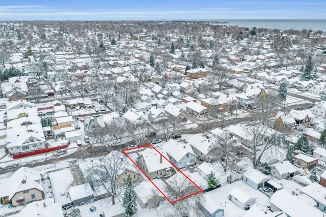 $274,900 | 909 Augusta Street, Racine, WI 53402