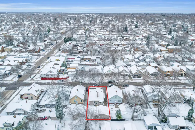 $274,900 | 909 Augusta Street, Racine, WI 53402