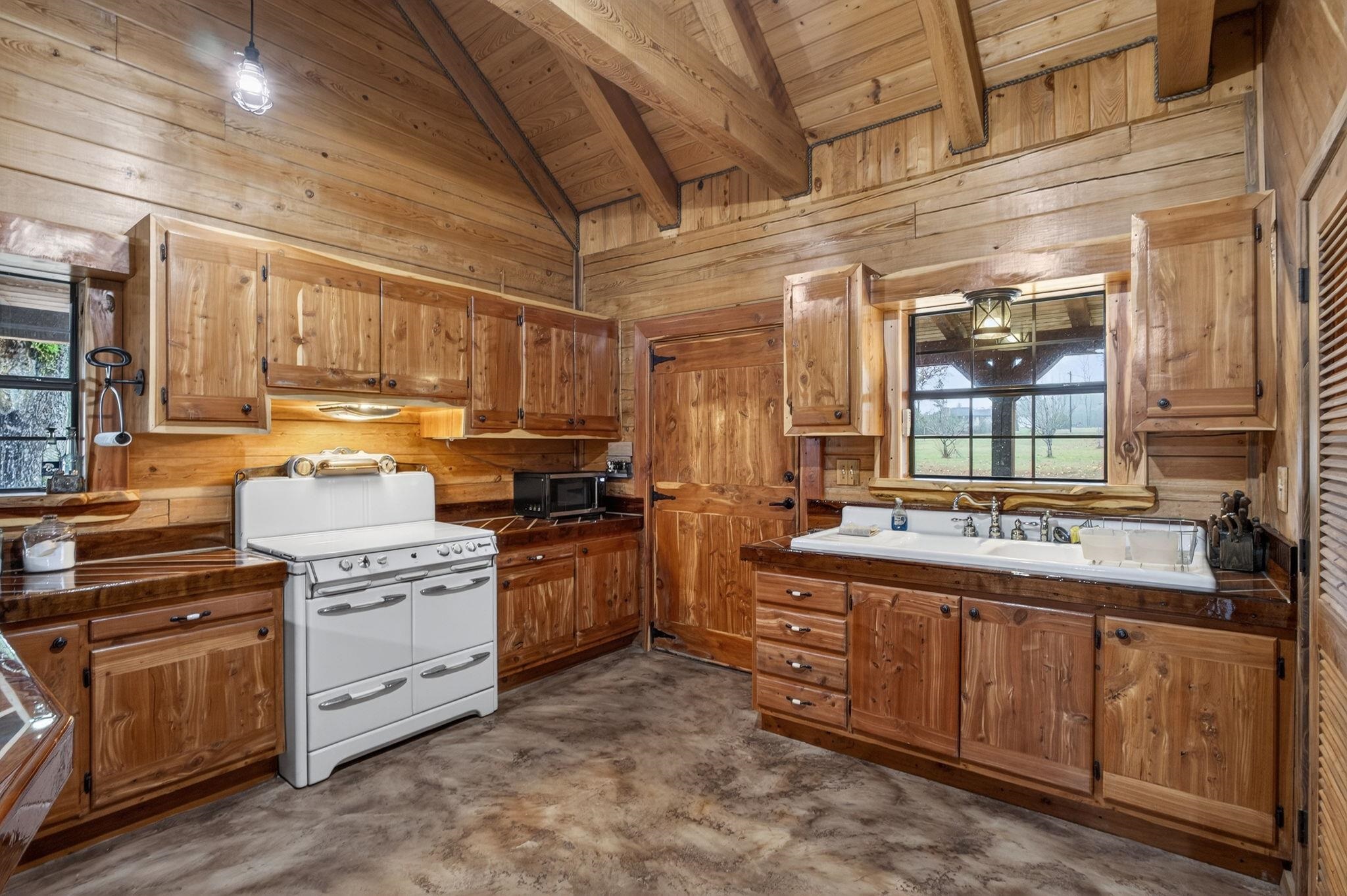 3723 Farm To Market 256 Colmesneil, TX 75938 - Photo 8 of 29