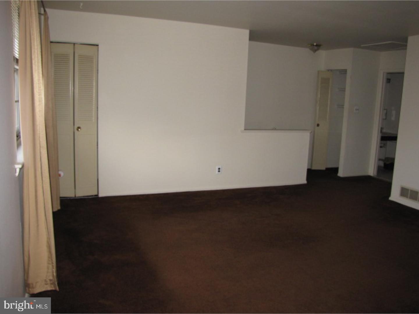 166 Eaves Mill Road Medford, NJ 08055 - Photo 9 of 25 Living Room