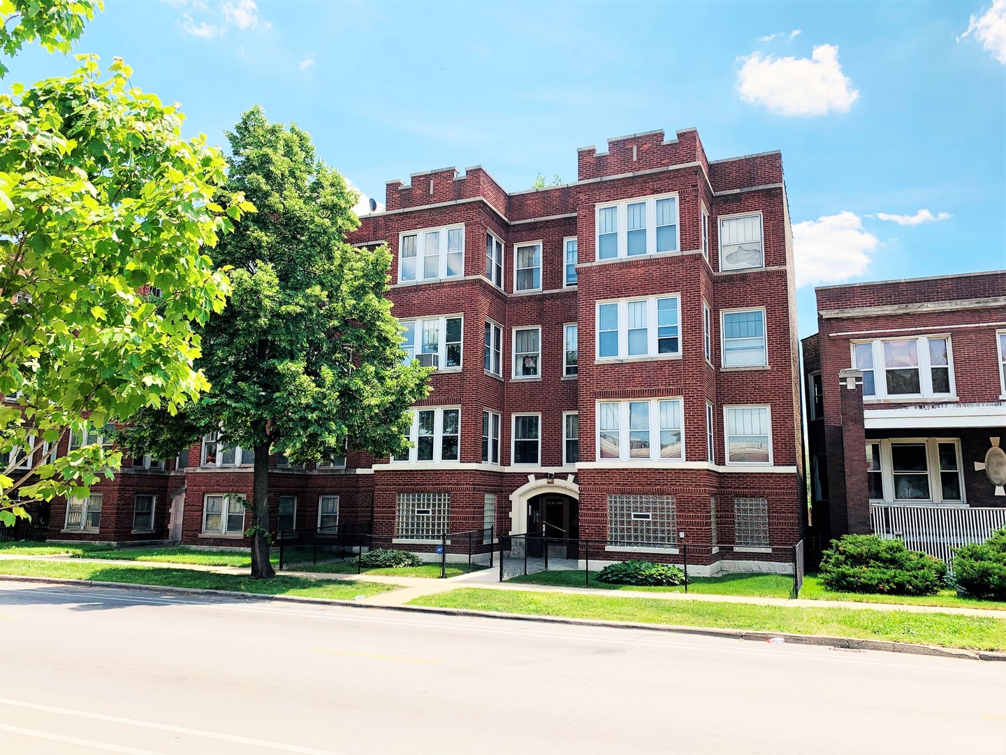 221 East Marquette Road, Unit 1E Chicago, IL 60637 - Photo 1 of 15