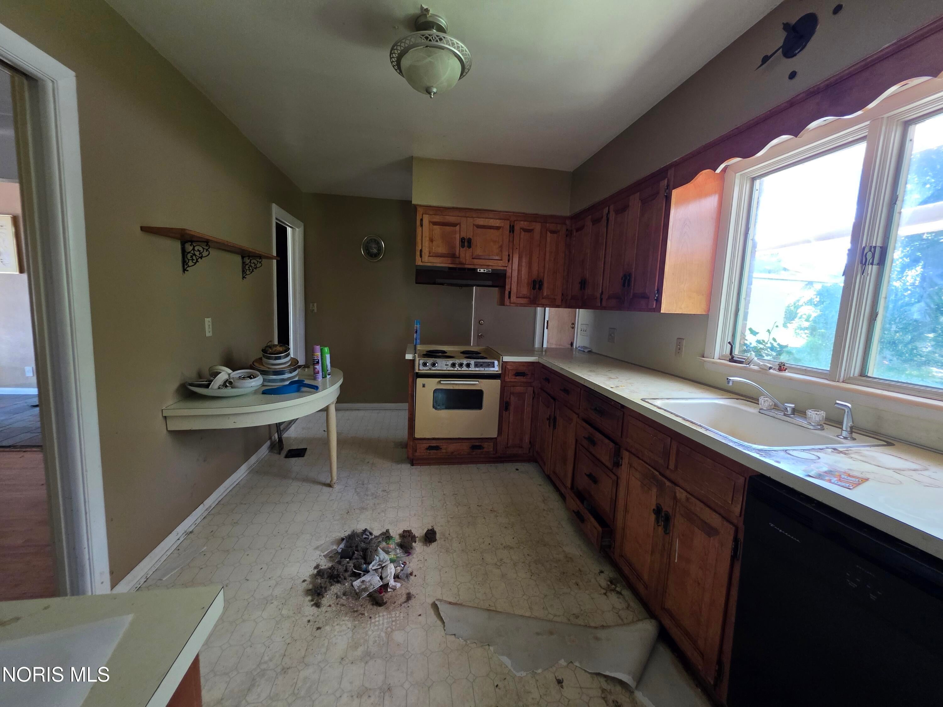 1011 Greenhills Road Toledo, OH 43607 - Photo 9 of 13 1000051751