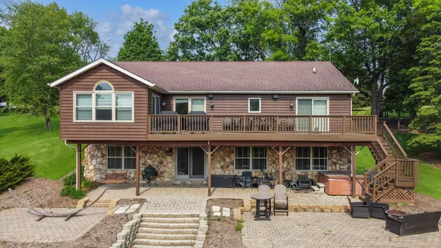 $899,000 | 27-54 Ridgeview Drive, Lake Carroll, IL 61046