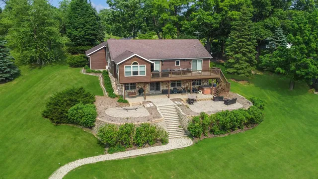 $899,000 | 27-54 Ridgeview Drive, Lake Carroll, IL 61046