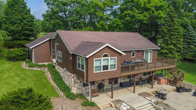 $899,000 | 27-54 Ridgeview Drive, Lake Carroll, IL 61046