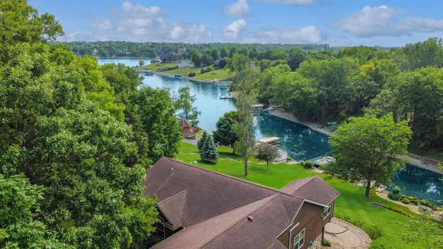 $899,000 | 27-54 Ridgeview Drive, Lake Carroll, IL 61046