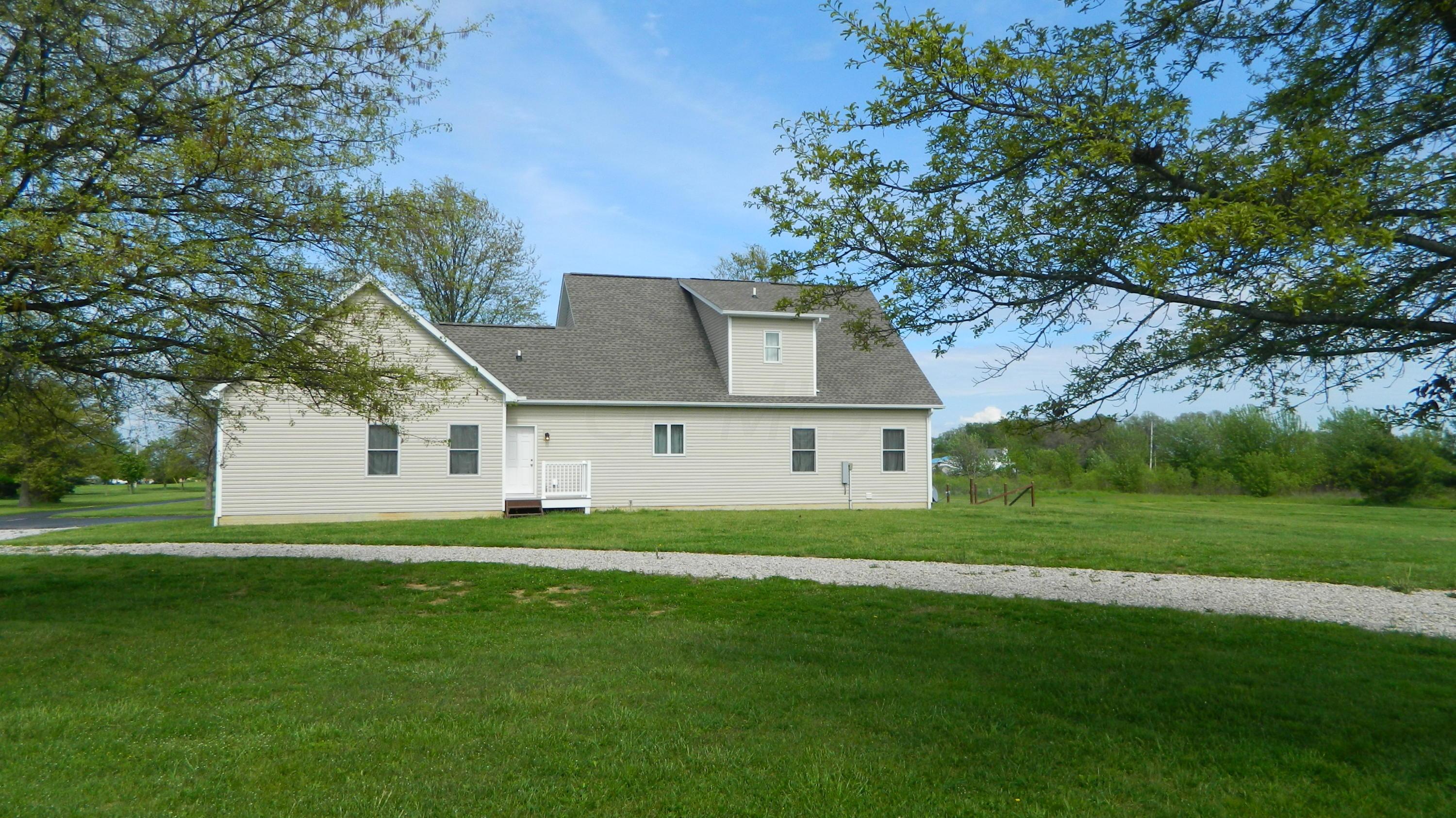 12147 Commercial Point Road Ashville, OH 43103 - Photo 4 of 32 Gallery Image 4